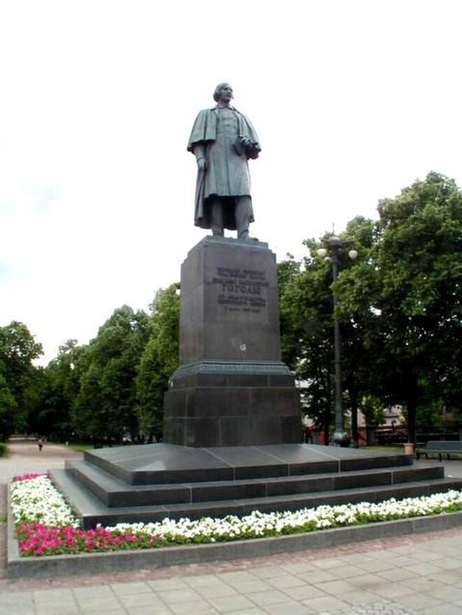 Statue de Nicolas Gogol à Moscou Statue de Nicolas Gogol à Moscou